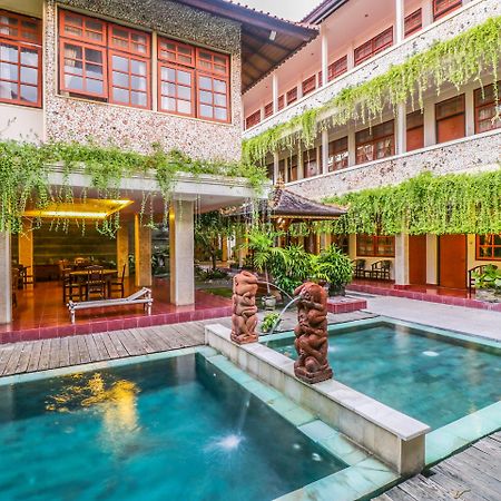 Catur Adi Putra Hotel Denpasar  Exterior photo