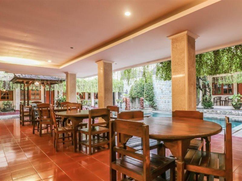 Catur Adi Putra Hotel Denpasar  Exterior photo