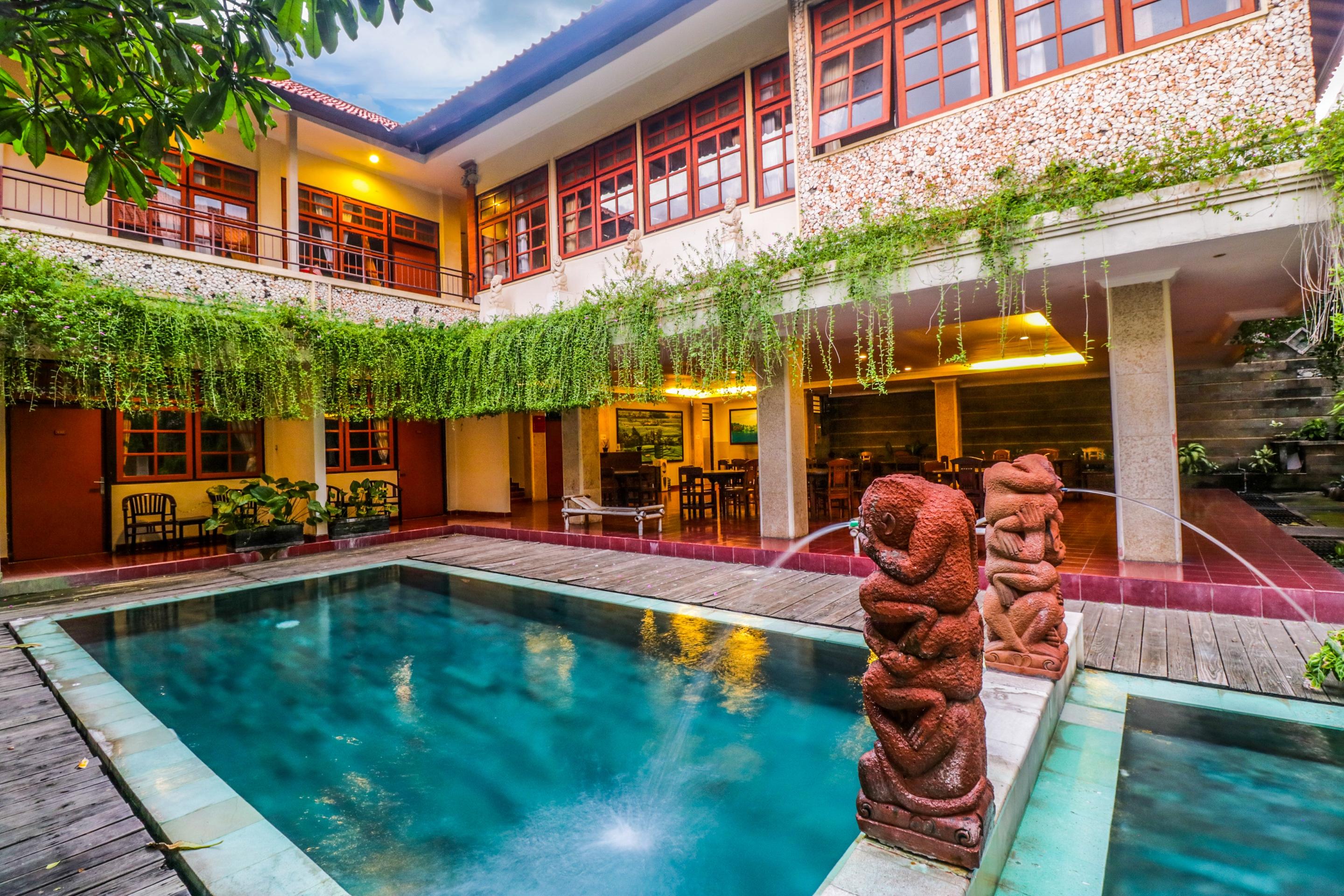 Catur Adi Putra Hotel Denpasar  Exterior photo