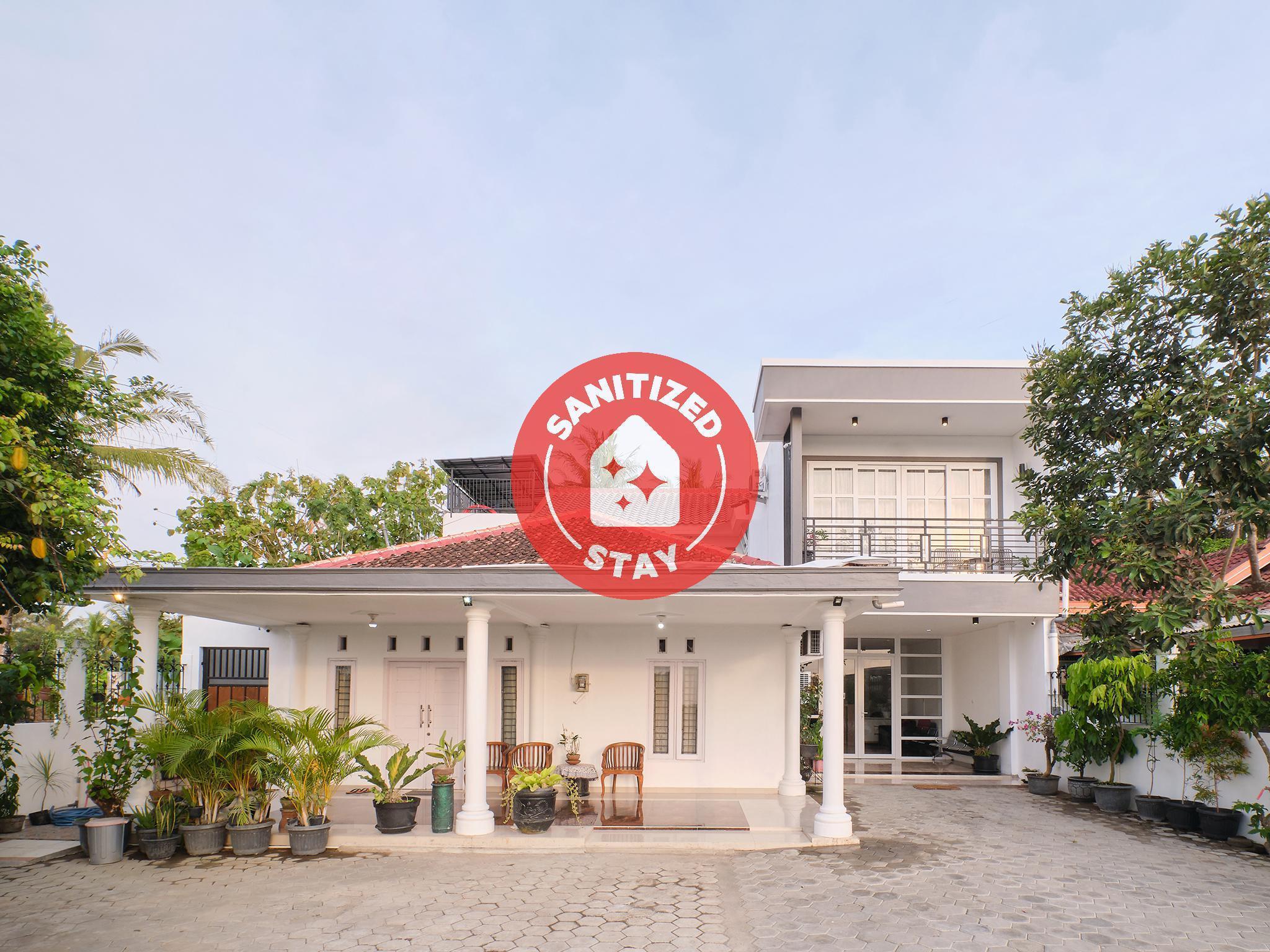 Catur Adi Putra Hotel Denpasar  Exterior photo