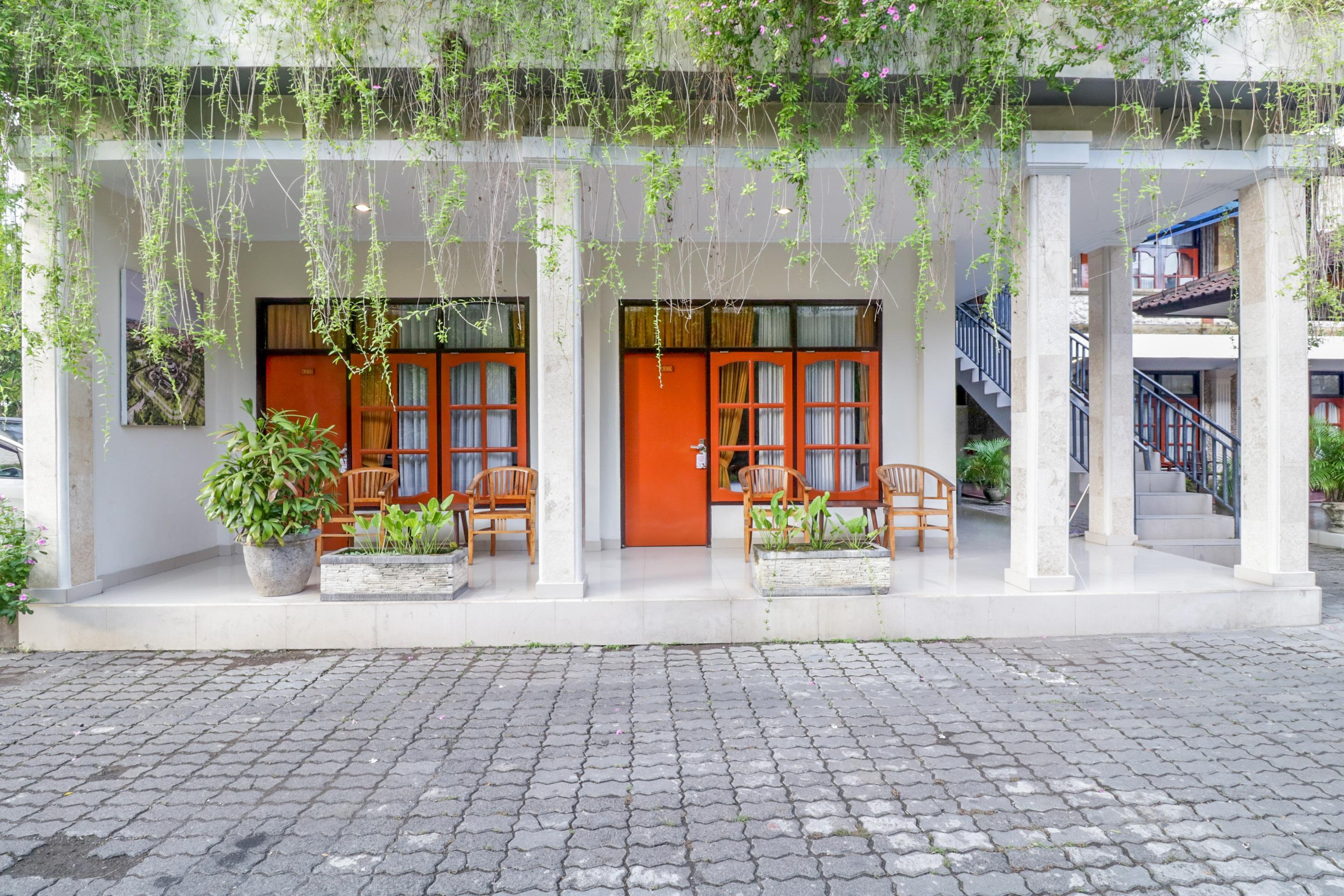 Catur Adi Putra Hotel Denpasar  Exterior photo