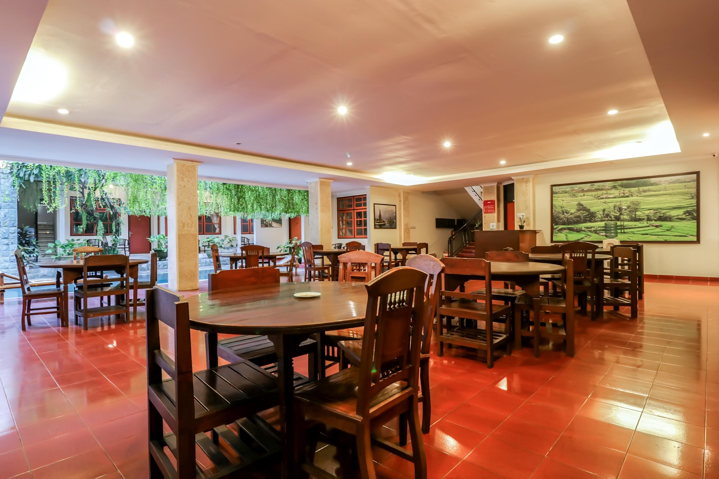 Catur Adi Putra Hotel Denpasar  Exterior photo