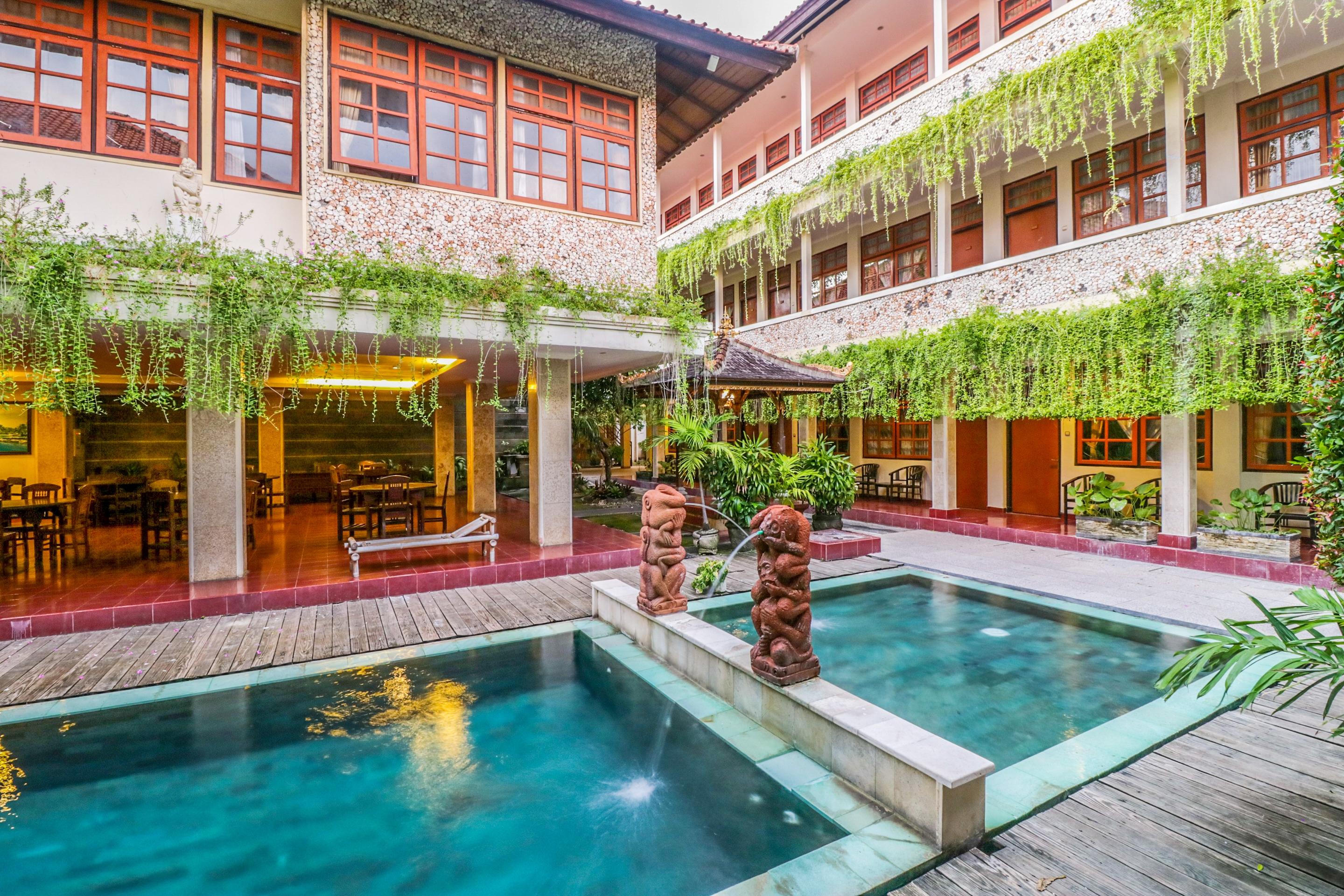 Catur Adi Putra Hotel Denpasar  Exterior photo
