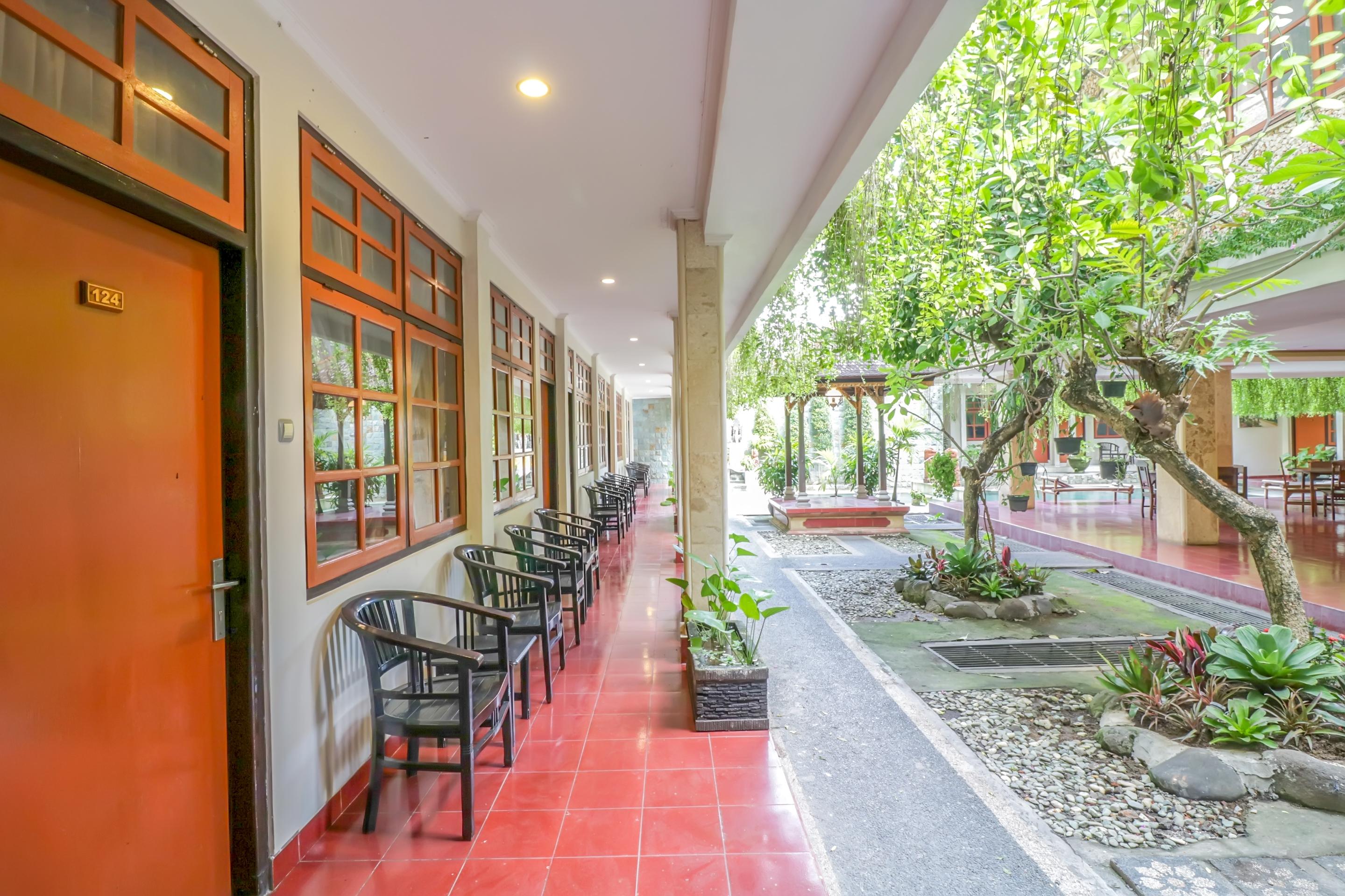 Catur Adi Putra Hotel Denpasar  Exterior photo