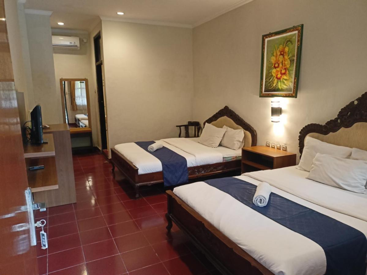 Catur Adi Putra Hotel Denpasar  Exterior photo