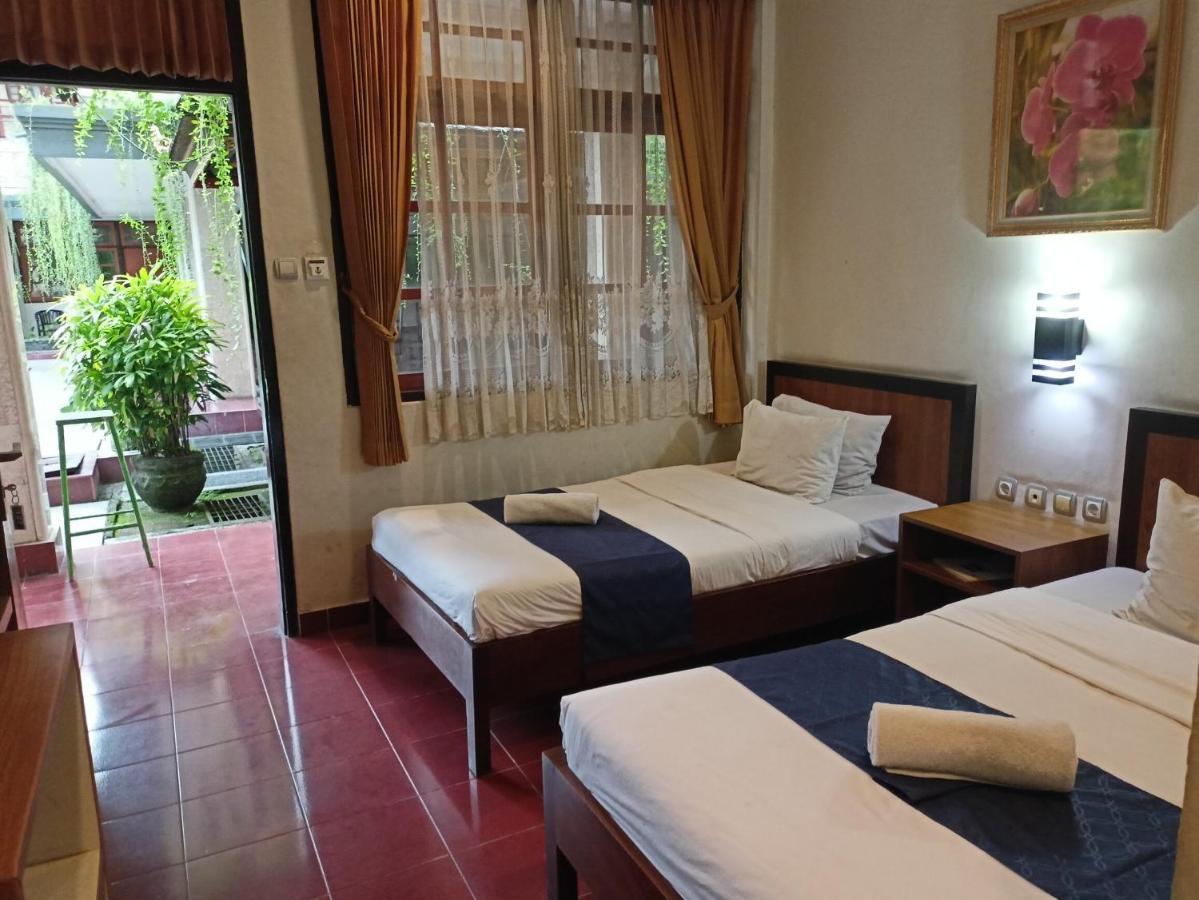 Catur Adi Putra Hotel Denpasar  Exterior photo
