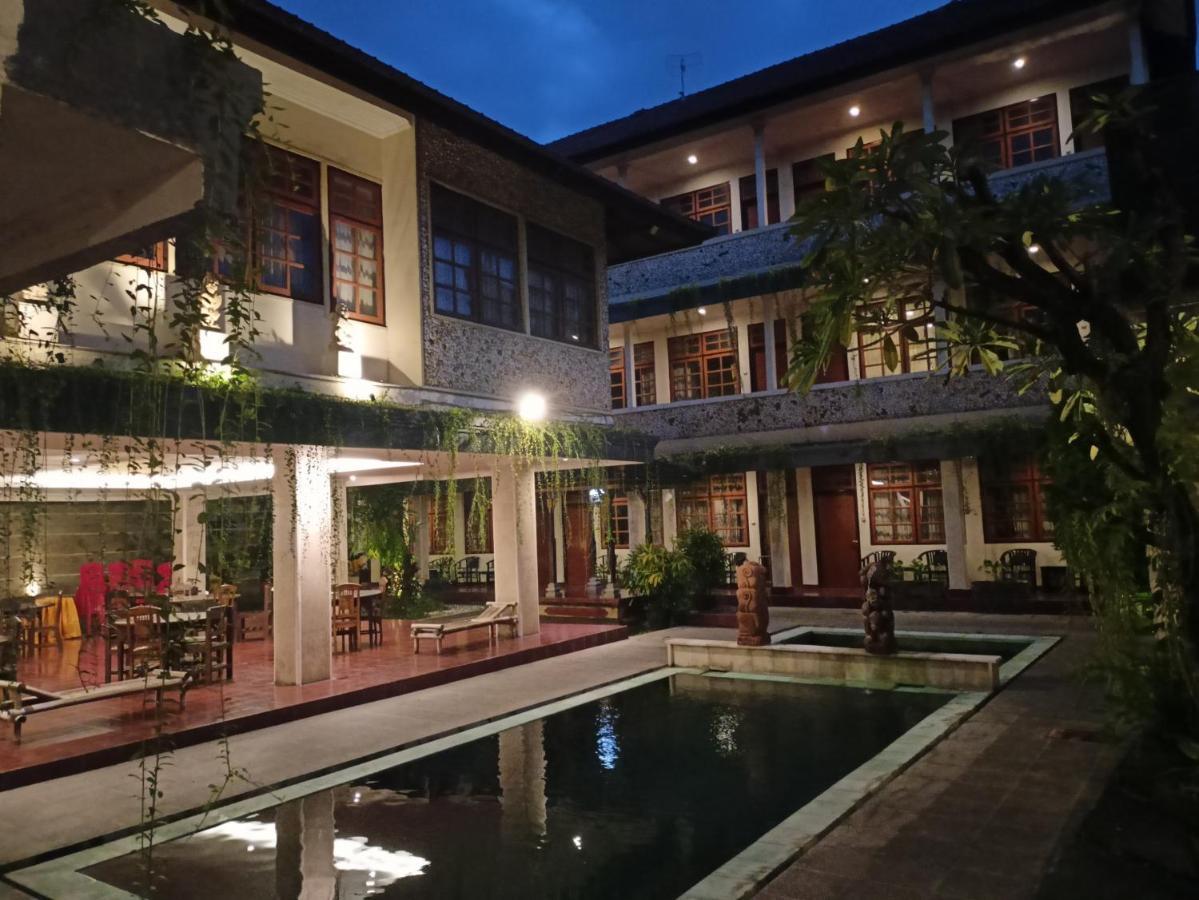 Catur Adi Putra Hotel Denpasar  Exterior photo