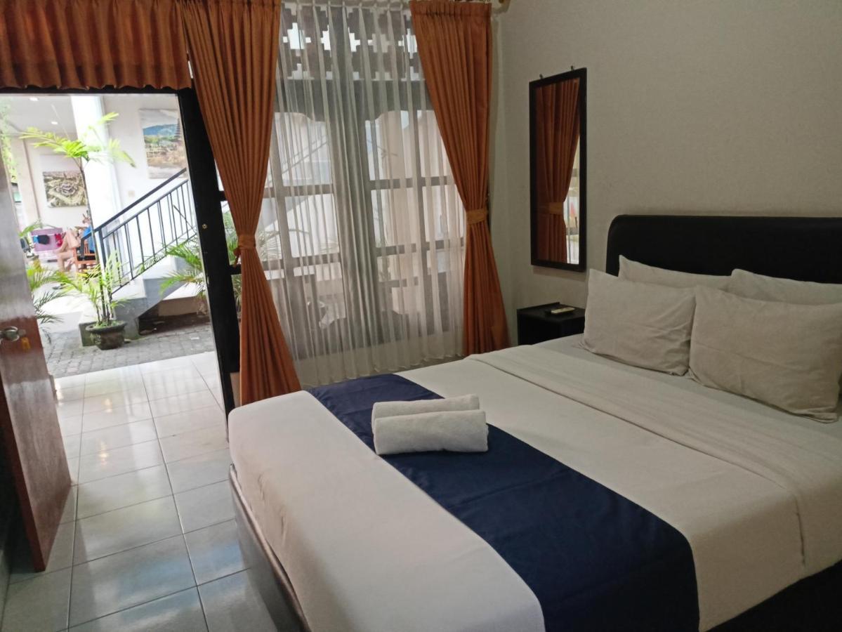 Catur Adi Putra Hotel Denpasar  Exterior photo