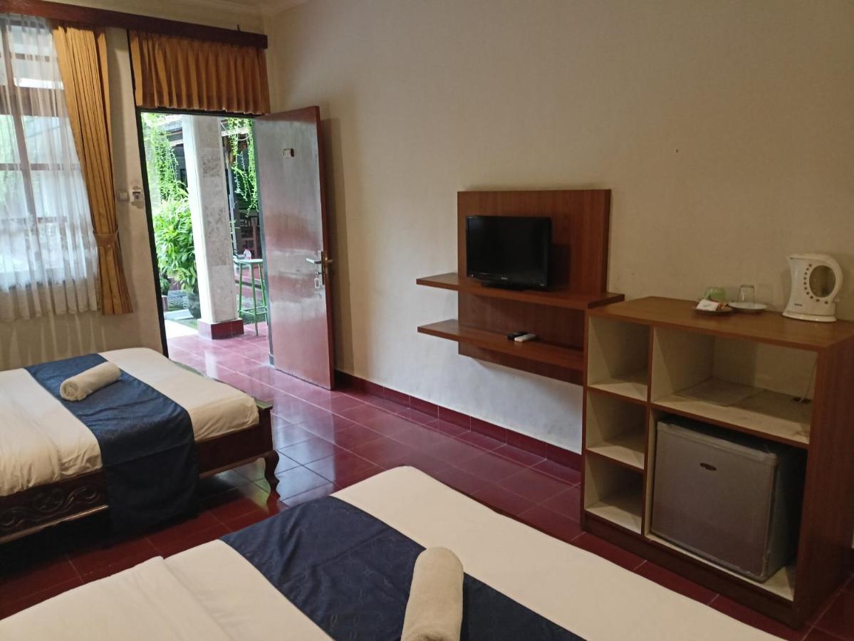 Catur Adi Putra Hotel Denpasar  Exterior photo