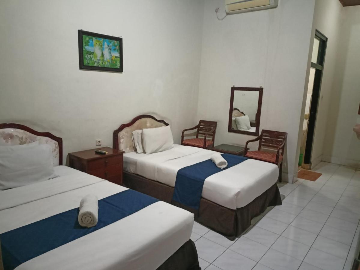 Catur Adi Putra Hotel Denpasar  Exterior photo