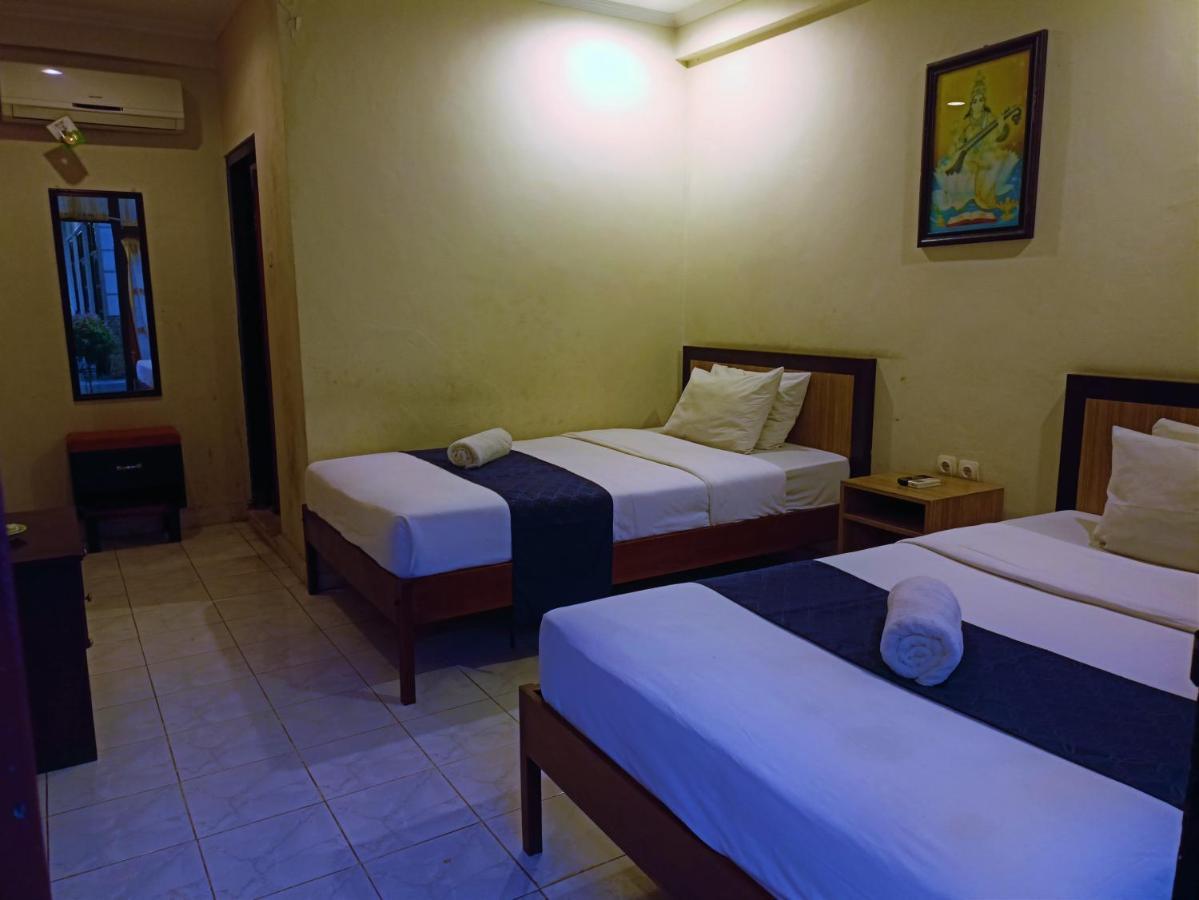 Catur Adi Putra Hotel Denpasar  Exterior photo