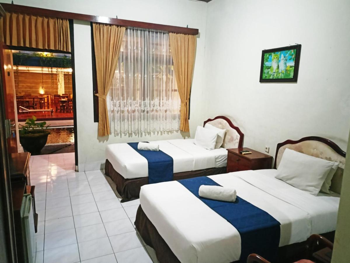 Catur Adi Putra Hotel Denpasar  Exterior photo