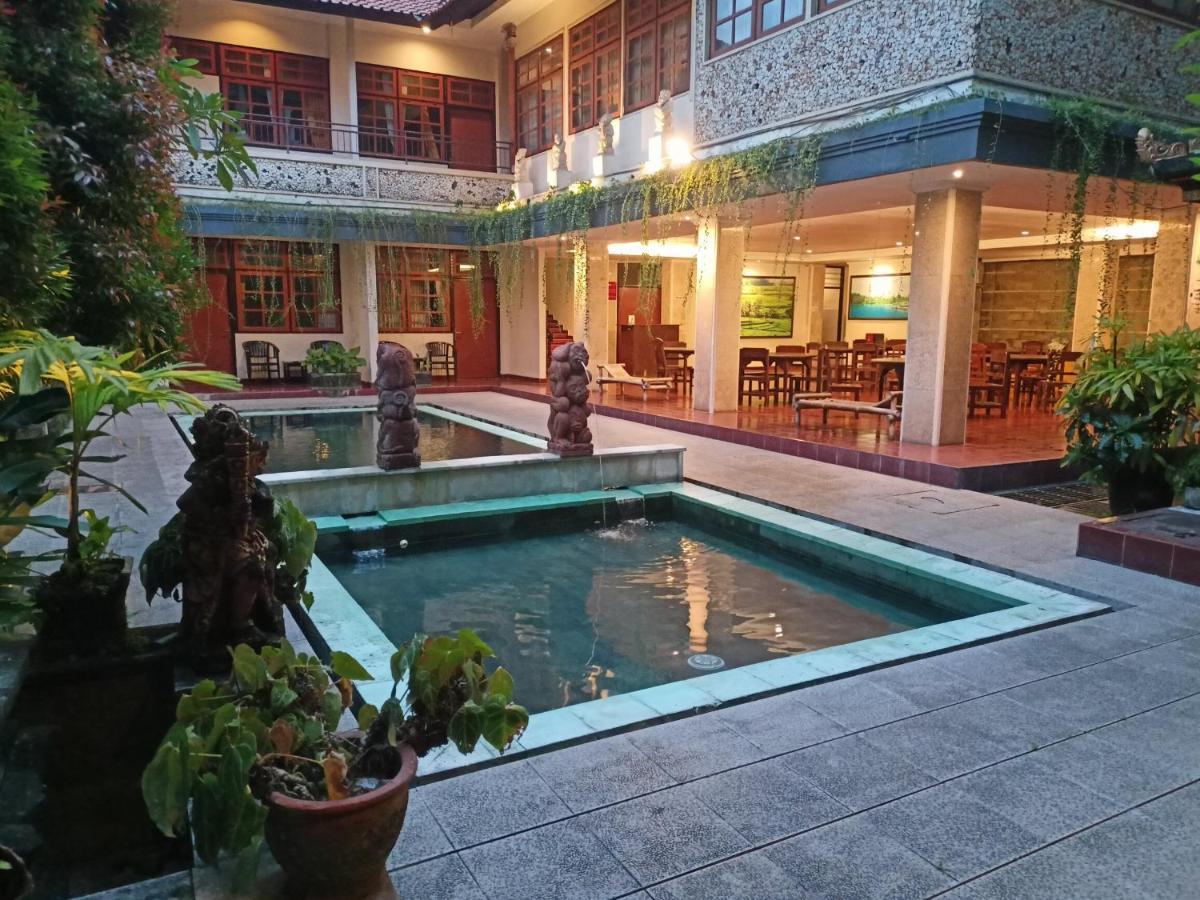 Catur Adi Putra Hotel Denpasar  Exterior photo