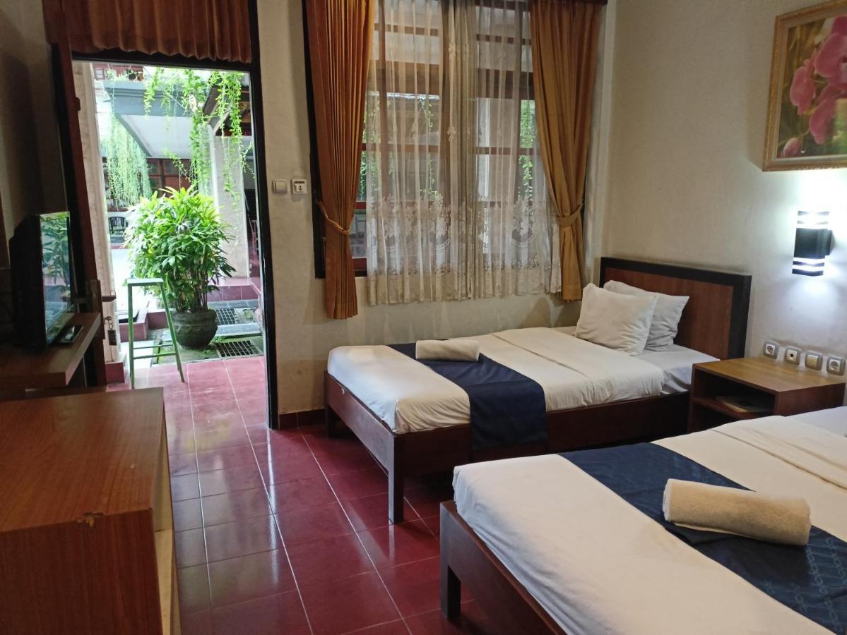 Catur Adi Putra Hotel Denpasar  Exterior photo
