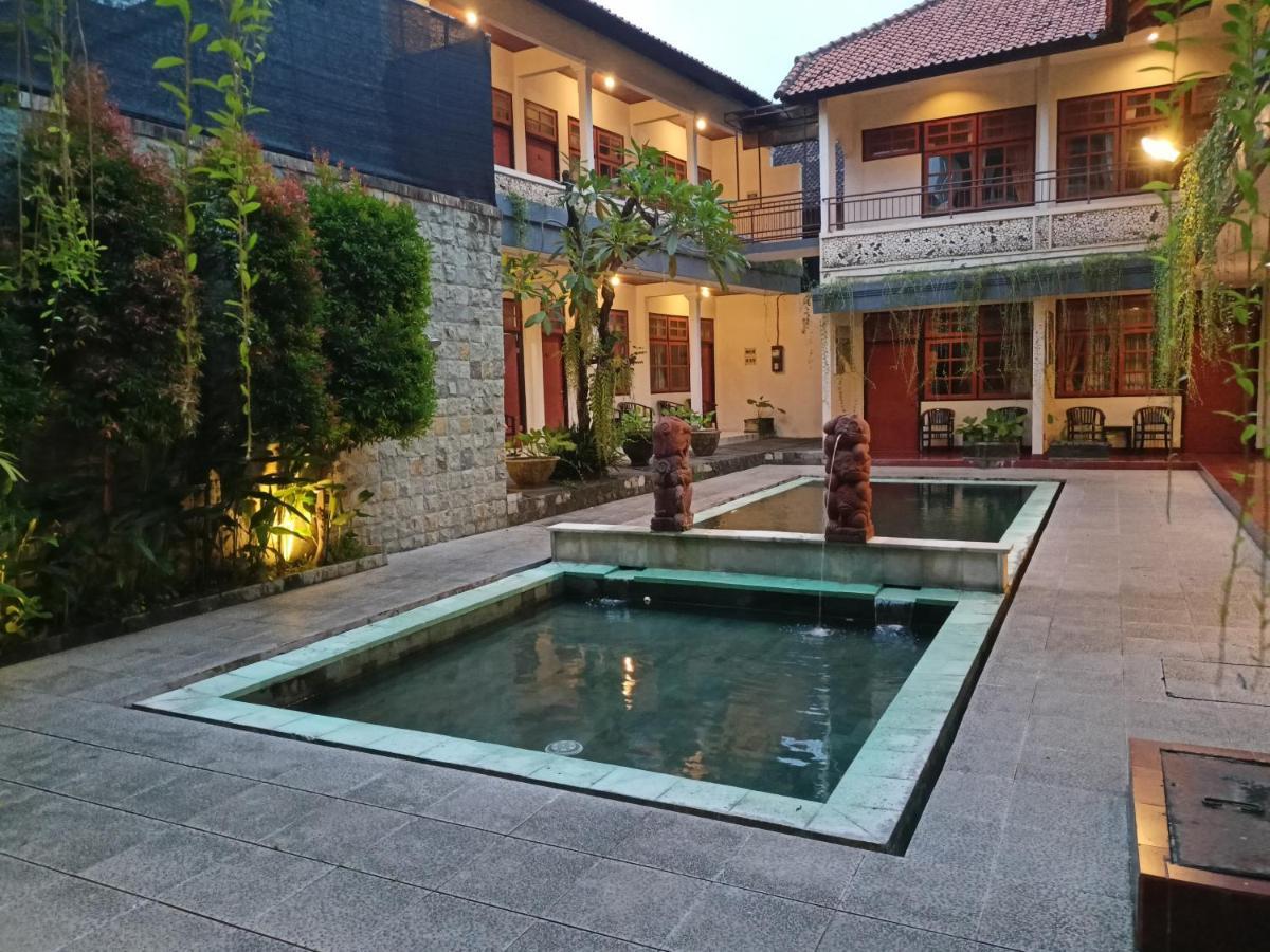 Catur Adi Putra Hotel Denpasar  Exterior photo