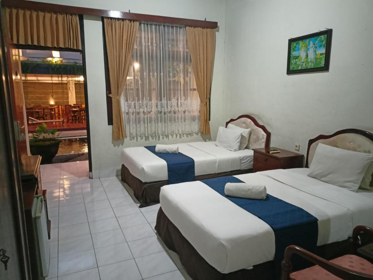 Catur Adi Putra Hotel Denpasar  Exterior photo