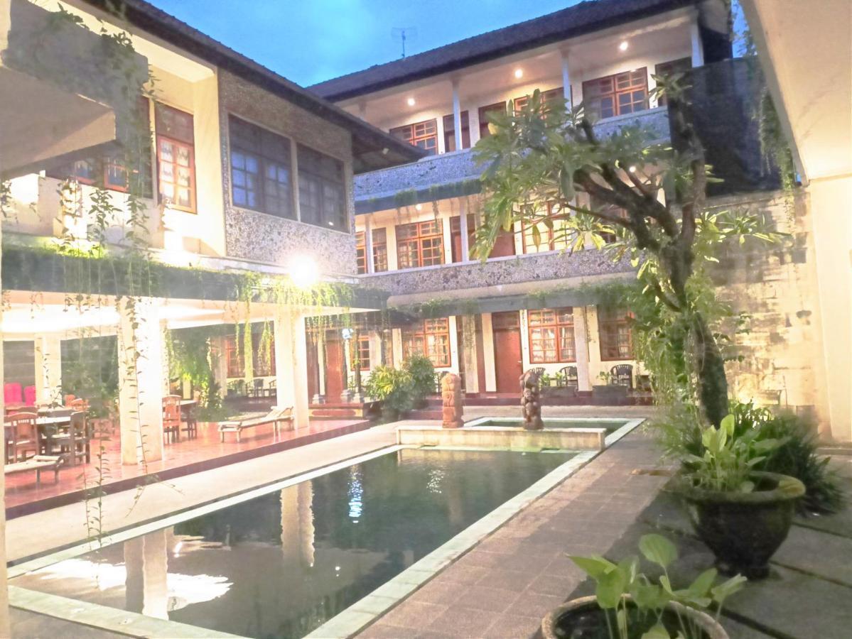 Catur Adi Putra Hotel Denpasar  Exterior photo