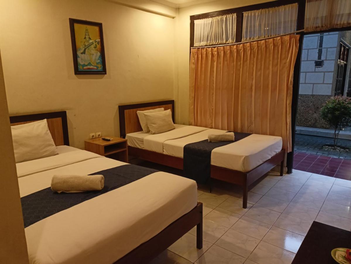Catur Adi Putra Hotel Denpasar  Exterior photo